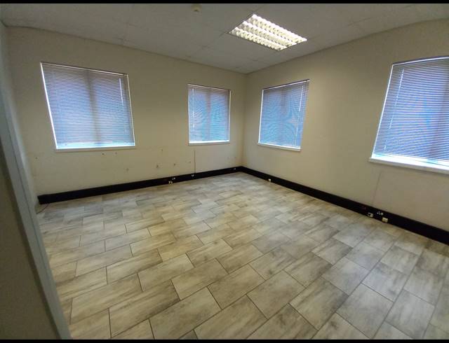 330M² OFFICE TO LET IN BRYANSTON